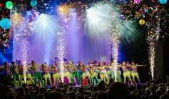 Die Schwiizergoofe auf der Bühne.